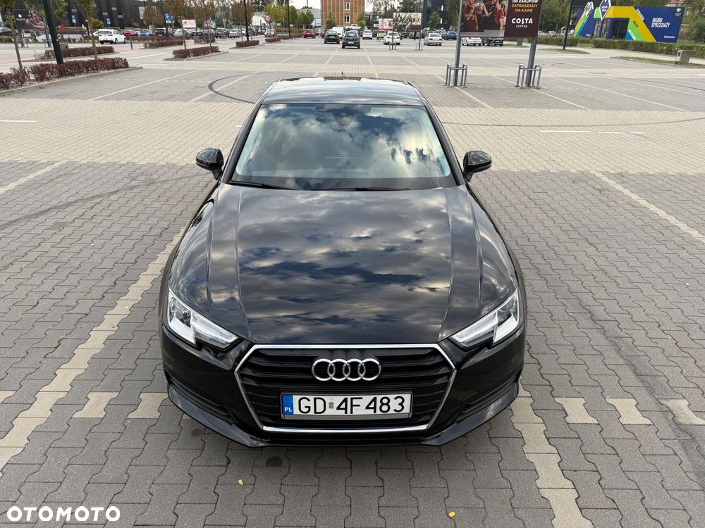 Audi A4 Limousine - 1