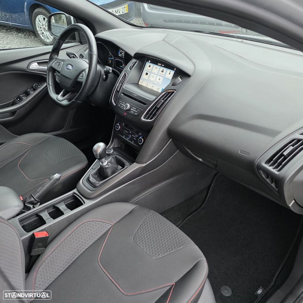 Ford Focus 1.0 EcoBoost ST-Line - 36
