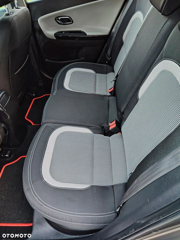 Kia Ceed - 12