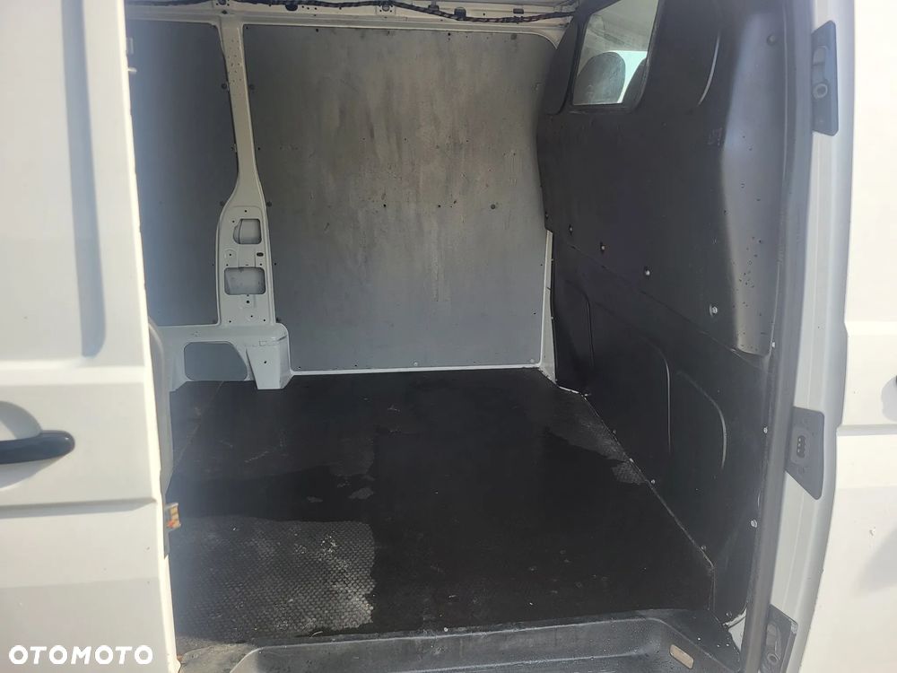 Volkswagen Transporter - 28