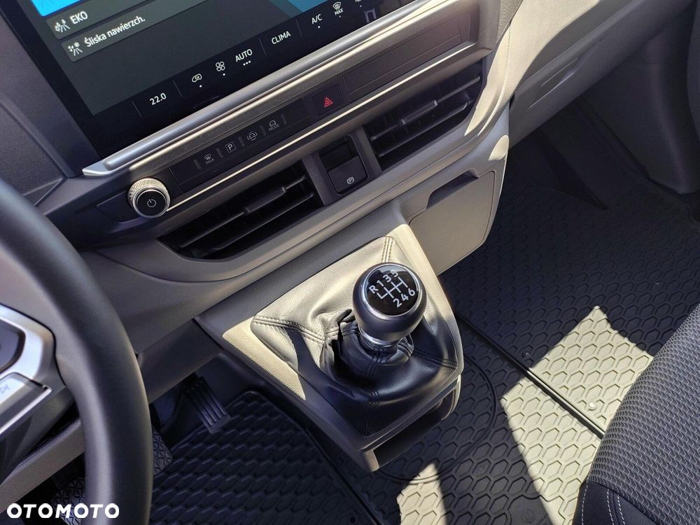 Volkswagen Caravelle 2,0 l TDI 150 KM / skrzynia biegów: 6-biegowa manualna rozstaw osi: 3500 mm - 15