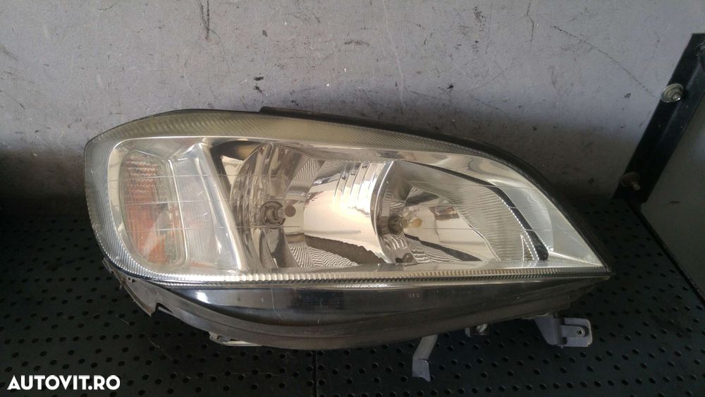 Far dreapta opel zafira a t98 89100055 - 1