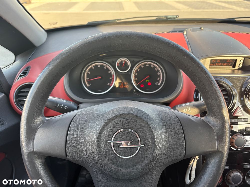 Opel Corsa 1.4 16V Cosmo - 9