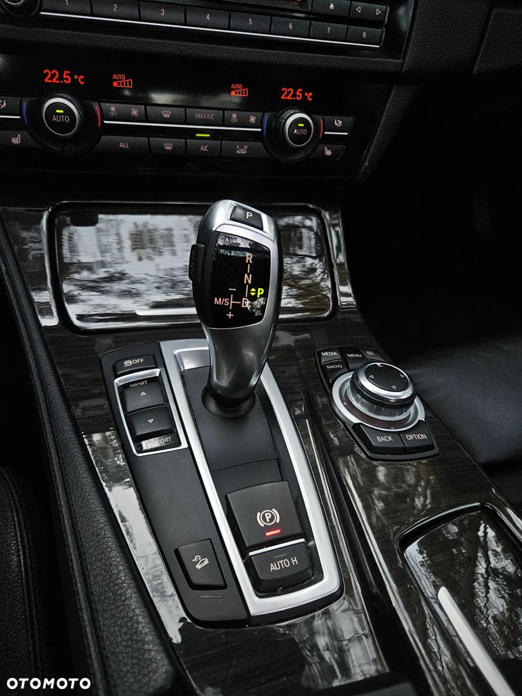 BMW Seria 5 528i xDrive - 13
