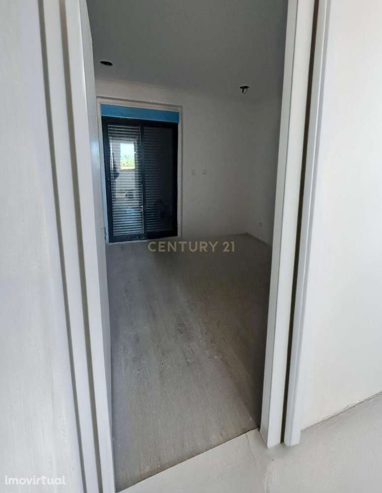 Apartamento T1 Totalmente em remodelação em Benavente - Grande imagem: 4/8