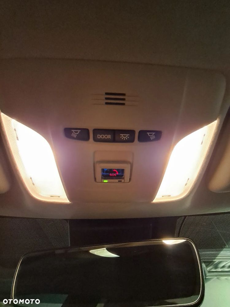 Toyota Corolla 1.8 Hybrid Comfort - 17