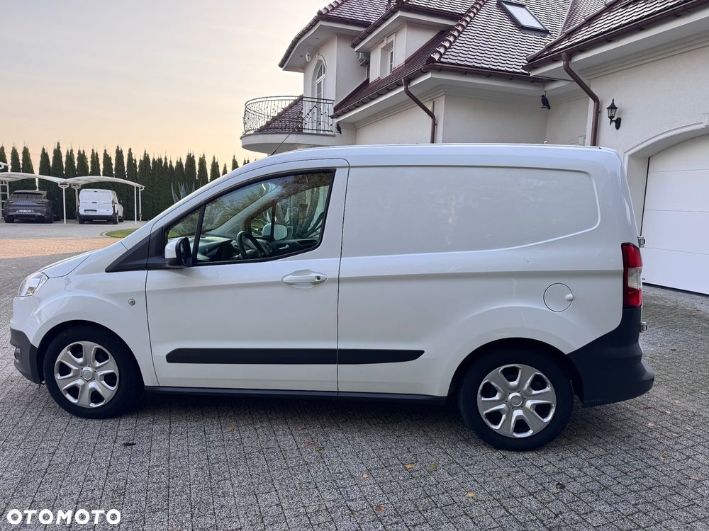 Ford Transit Courier - 14