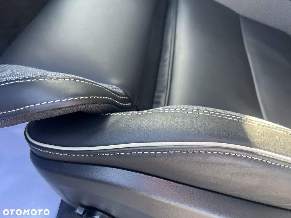 Volvo XC 60 B5 B AWD Plus Black Edition - 24