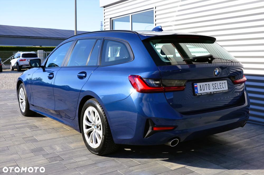BMW Seria 3 316d mHEV - 15