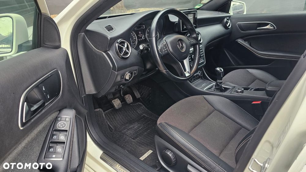 Mercedes-Benz Klasa A 180 (BlueEFFICIENCY) - 9