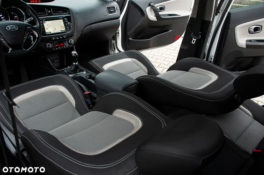 Kia Ceed - 32