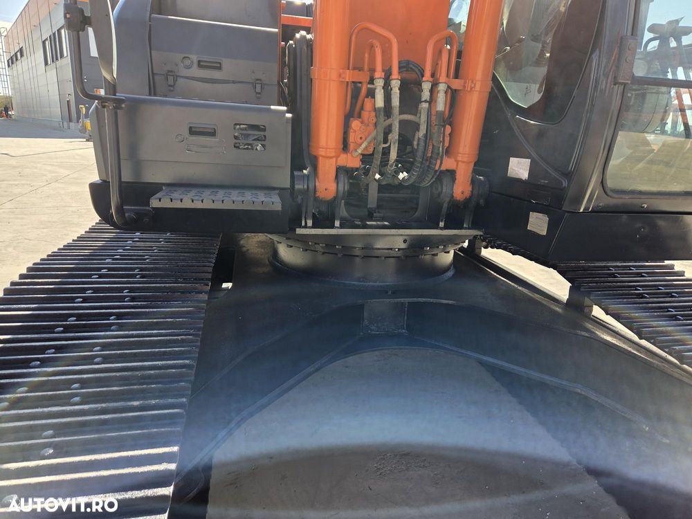 Hitachi ZX210, 23t, cupa NOUA 1,3mc, CUPLA RAPIDA, camere spate si laterale, inst picon, CONSUM MEDIU 9,6l/h, senile 80% ok doar 988h deplasare, 3 pompe hidr HITACHI, antifurt, motor ISUZU, ad sapare 7m, ridica 14t, STARE BUNA,leasing 4ani-83.900 EUR+Tva - 30
