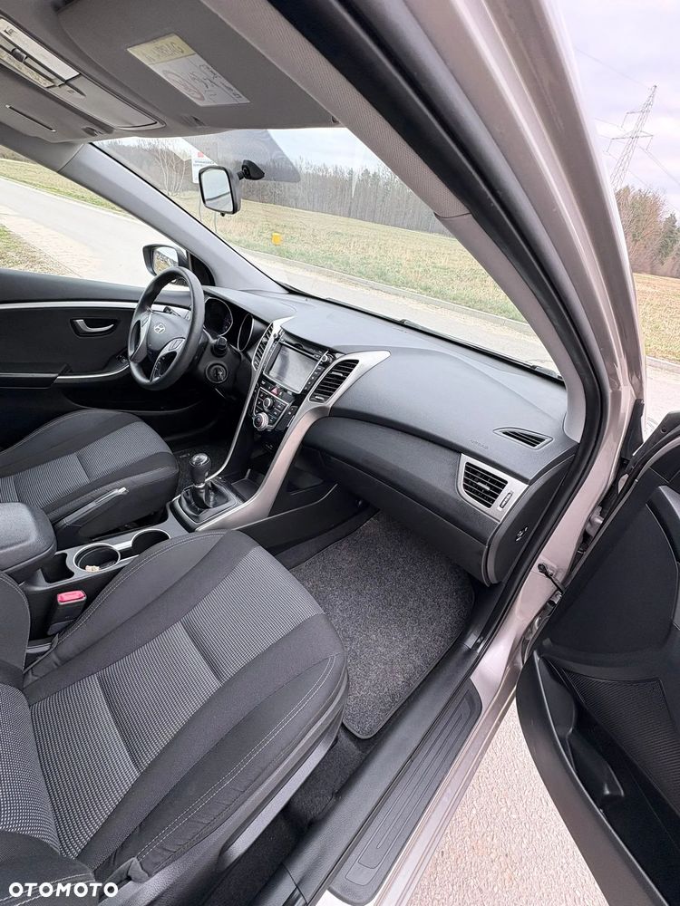 Hyundai i30 blue 1.6 CRDi Classic Navigation - 16