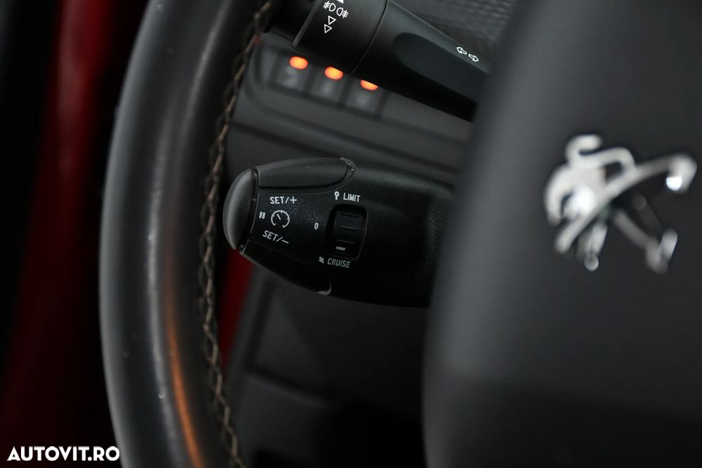 Peugeot 2008 1.2 L PureTech Turbo S&S Allure - 27