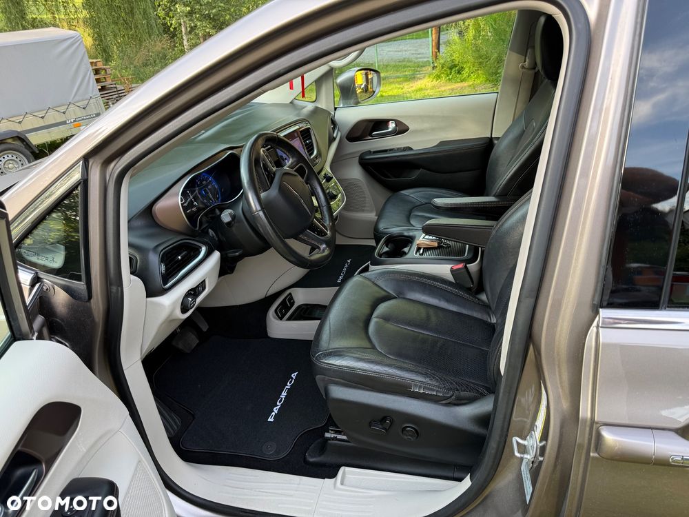 Chrysler Pacifica - 6