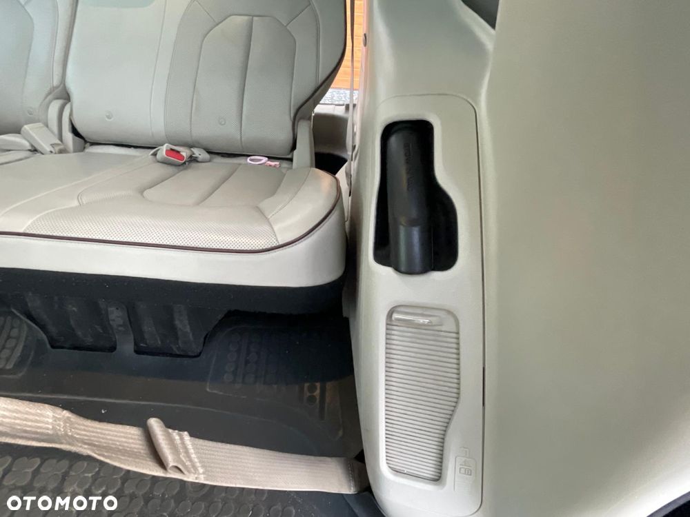 Chrysler Pacifica - 17