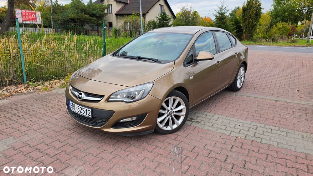 Opel Astra 2012 photo 2