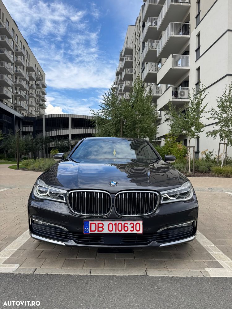 BMW Seria 7 730Ld xDrive - 32