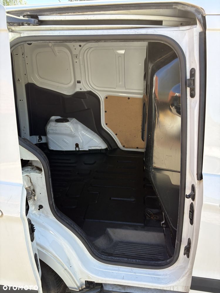 Ford Transit Courier - 12