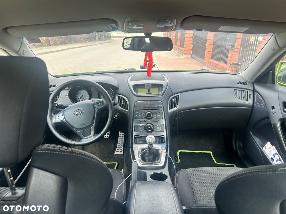 Hyundai Genesis Coupe 2.0 T - 6