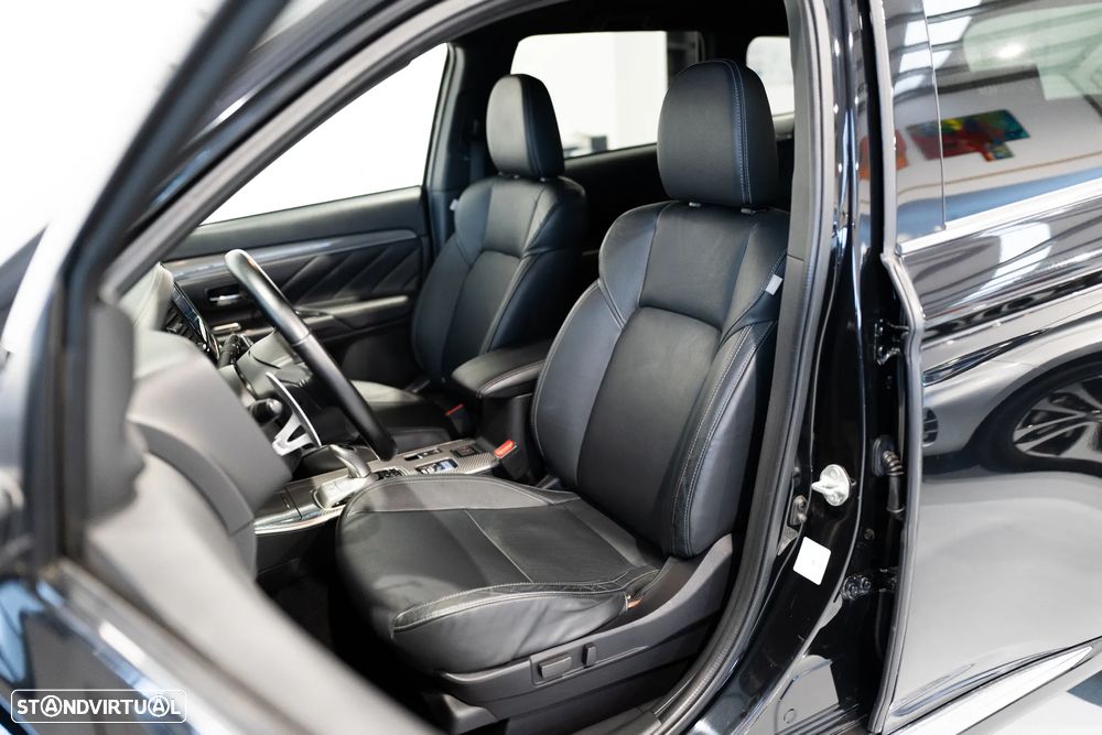 Mitsubishi Outlander 2.4 Instyle - 35