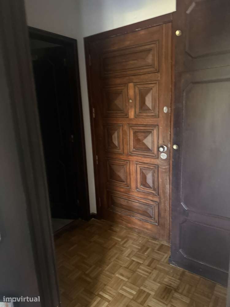 T1 centro Porto - Junto escola António Nobre - Grande imagem: 5/9