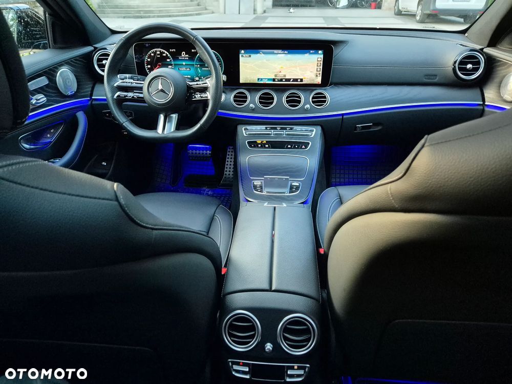 Mercedes-Benz Klasa E 400 d 4Matic T 9G-TRONIC AMG Line - 12
