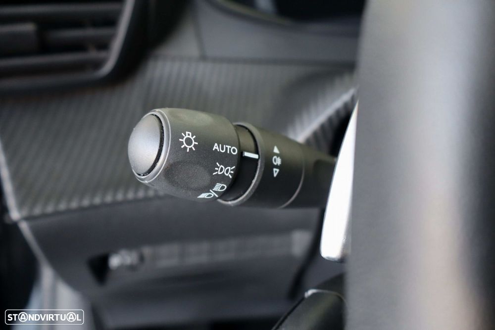 Peugeot 208 1.2 Hybrid Allure e-DCS6 - 18