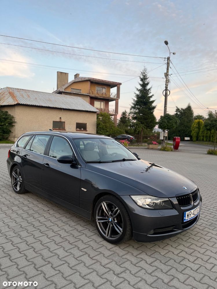 BMW Seria 3 325i xDrive - 1