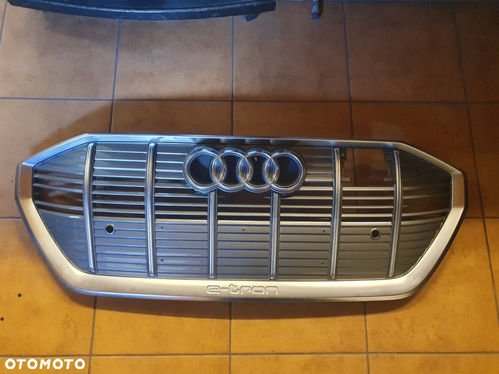 GRILL ATRAPA AUDI E-TRON 4KE853651
