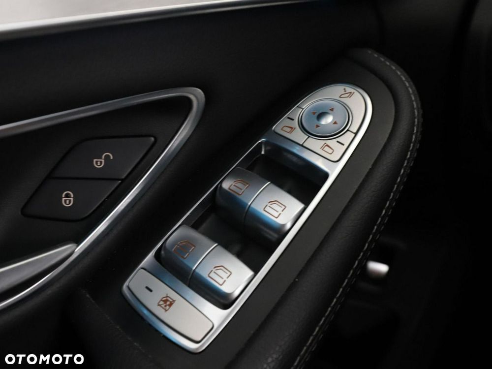 Mercedes-Benz Klasa C 200 4Matic 9G-TRONIC Avantgarde - 34
