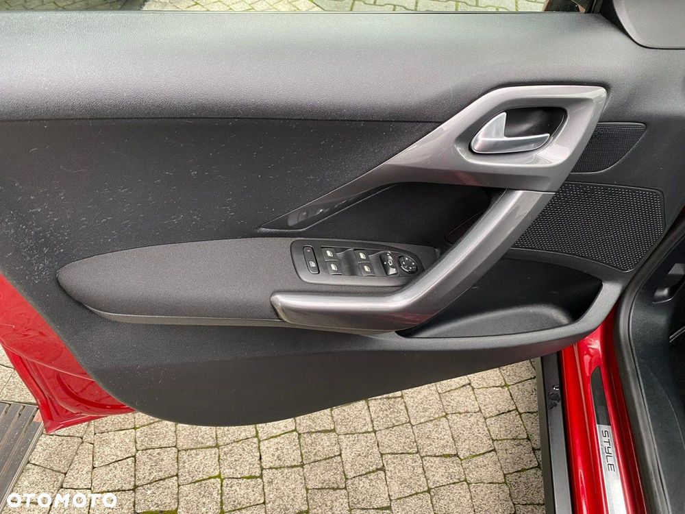 Peugeot 2008 1.2 Pure Tech GPF Active S&S - 17