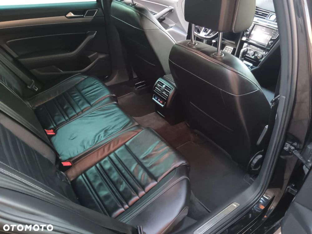 Volkswagen Passat 2.0 TDI SCR DSG 4Motion Business - 12