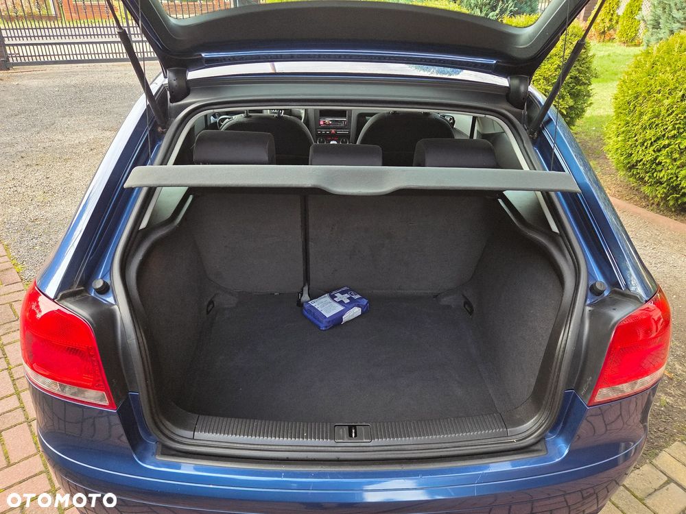 Audi A3 3-drzwiowe 1.6 Attraction - 39