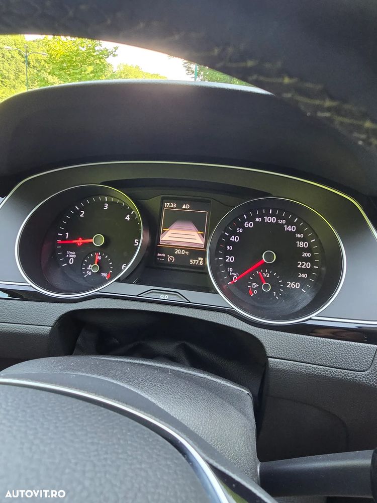 Volkswagen Passat 2.0 TDI Highline - 29