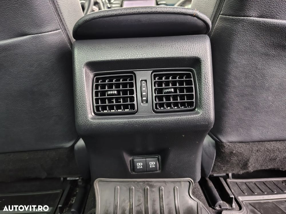 Toyota Camry 2.5 Hybrid Business - 28