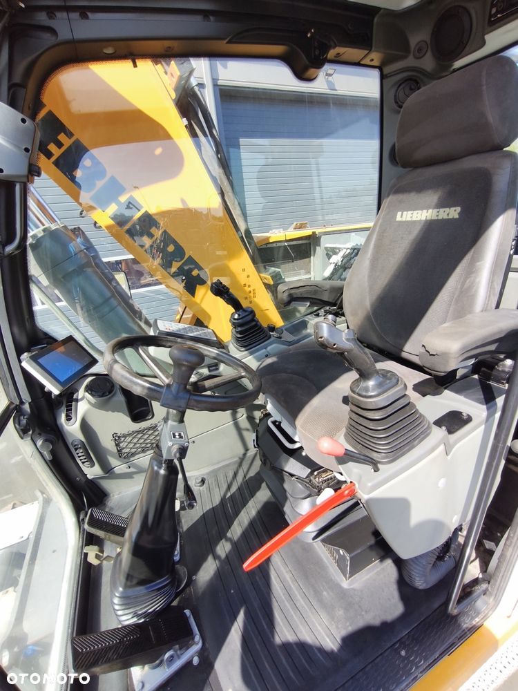 Liebherr A916 - 11