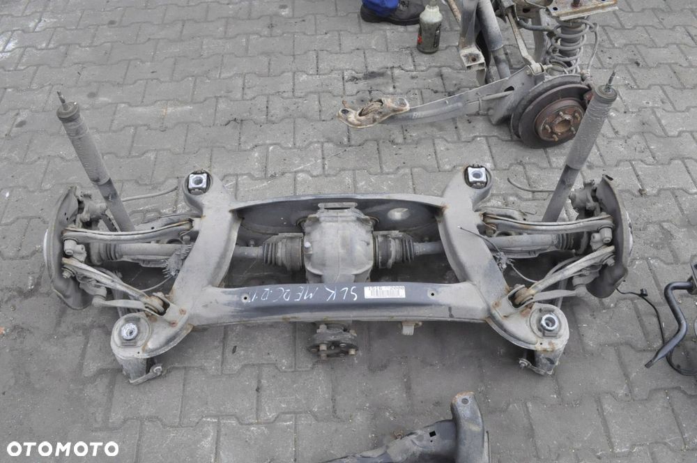 MERCEDES SLK R171 W171 1.8K 184KM ZAWIESZENIE BELKA TYŁ + MOST 1713502000 - 1