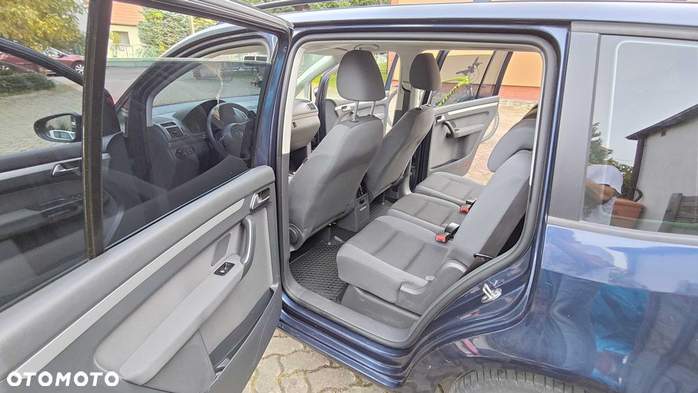Volkswagen Touran - 10
