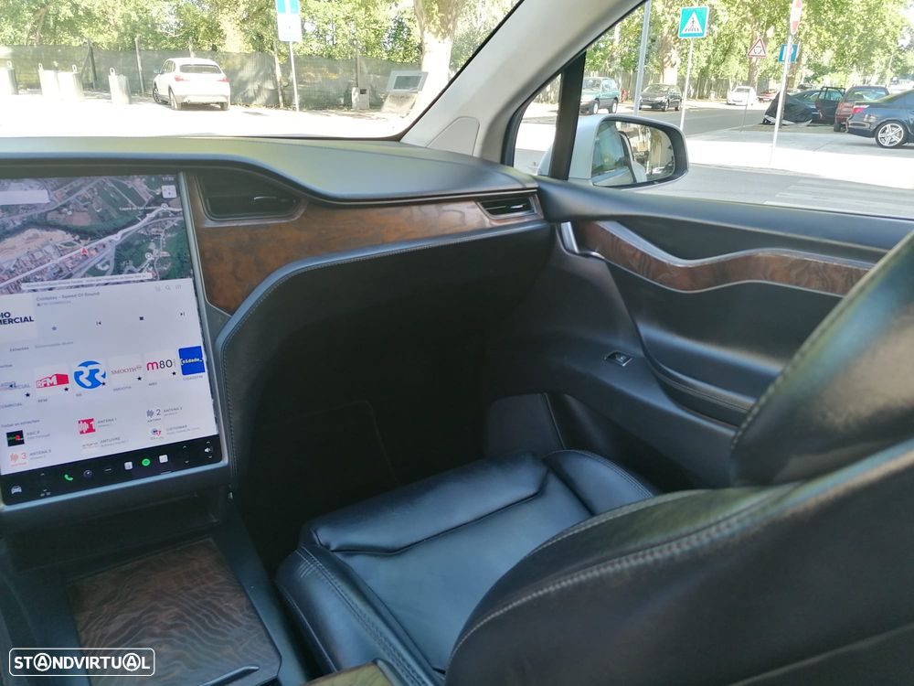 Tesla Model X - 18