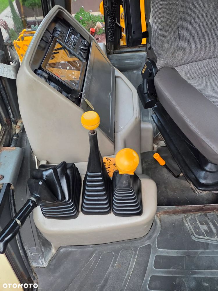 JCB 4CX - 17