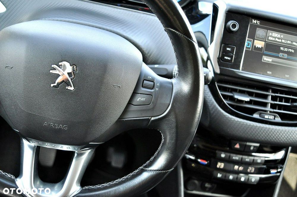 Peugeot 2008 1.2 Pure Tech GPF Allure S&S - 24