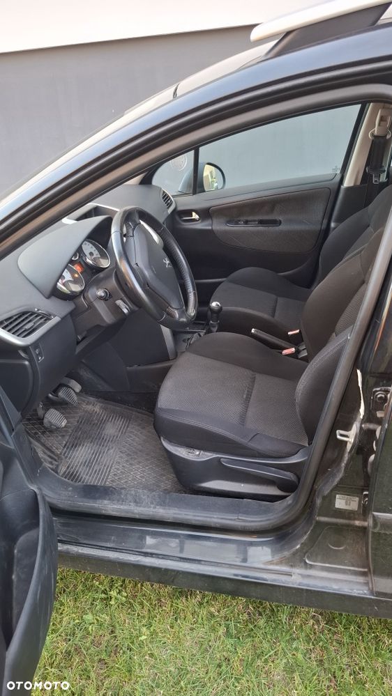 Peugeot 207 - 6