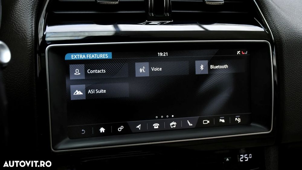 Jaguar F-Pace P250 AWD SE - 22
