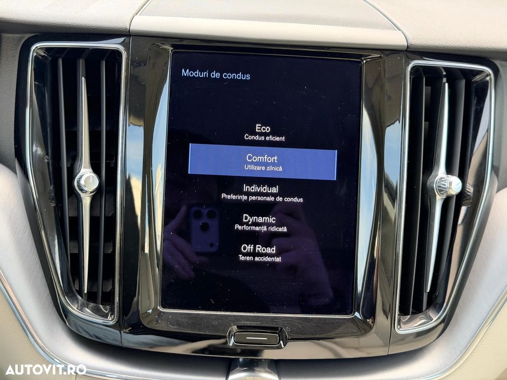 Volvo XC 60 B4 D AWD Geartronic Momentum Pro - 22