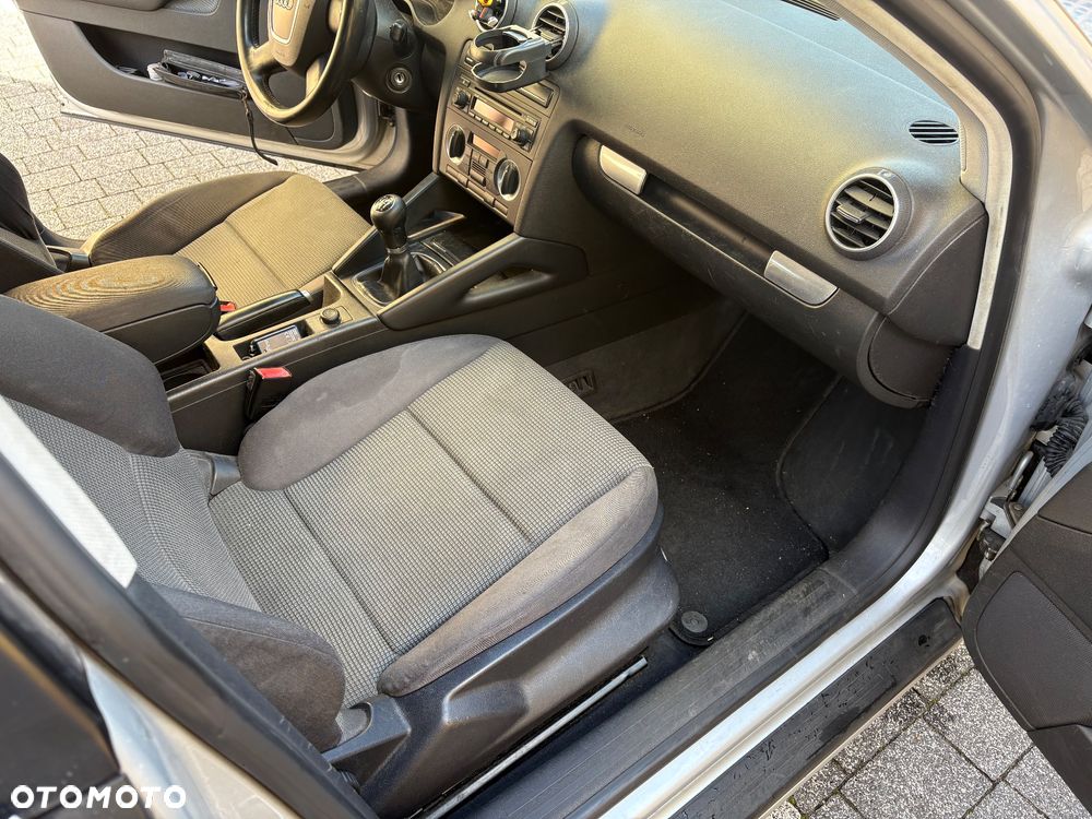 Audi A3 Sportback 1.6 FSI Ambition - 11