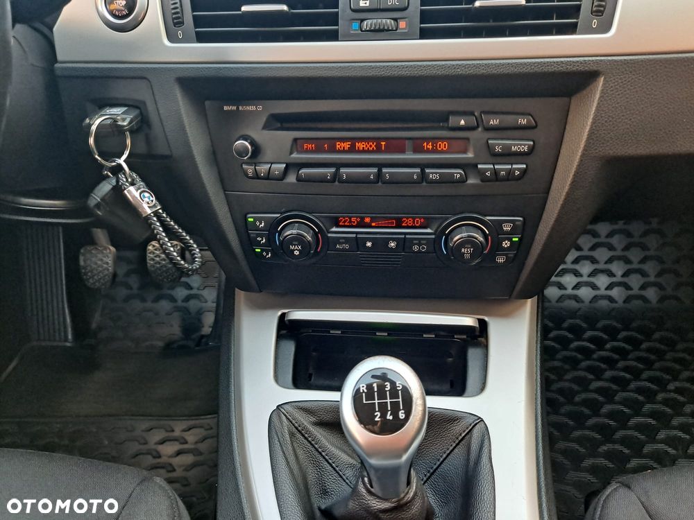 BMW Seria 3 325i - 23