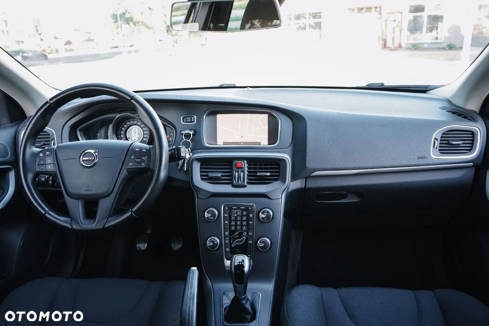 Volvo V40 D2 Momentum - 16