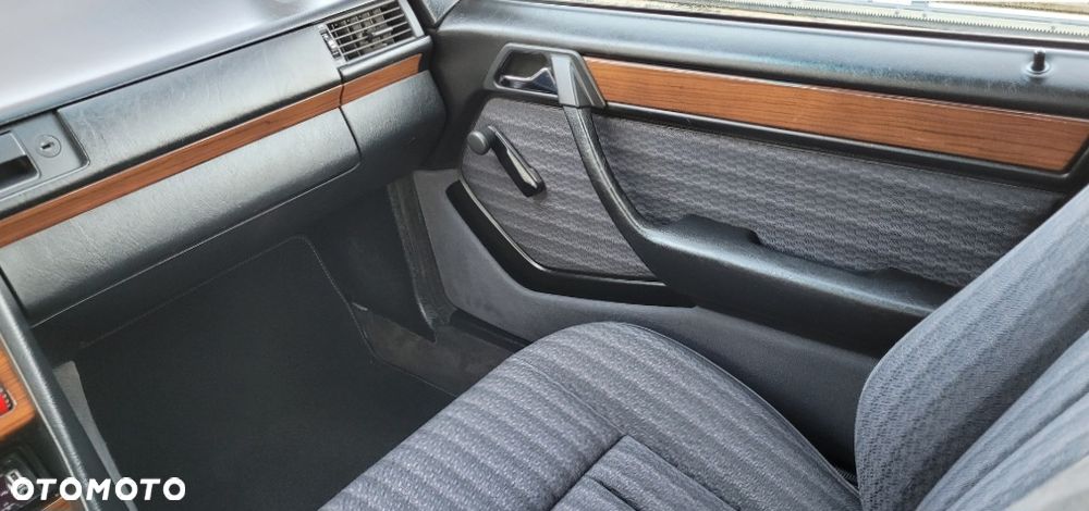 Mercedes-Benz W124 (1984-1993) - 13