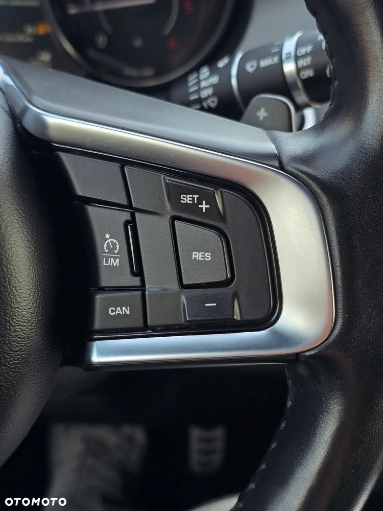 Jaguar E-Pace 2.0 i4D AWD R-Dynamic HSE - 31